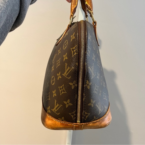 Louis Vuitton Bag - Picture 9 of 16